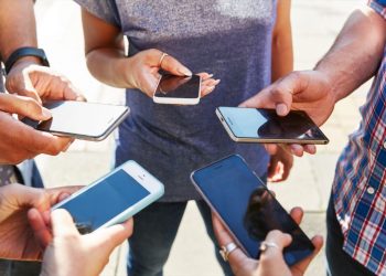 Building a Loyal Community on Social Media Platforms