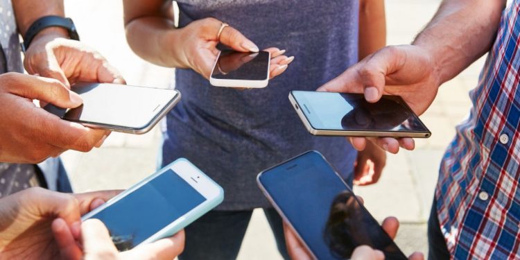 Building a Loyal Community on Social Media Platforms